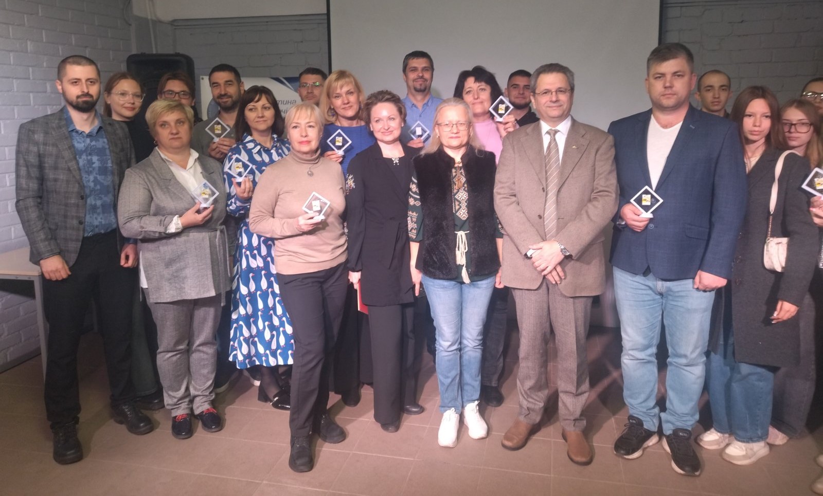 2025 10 01 13 42 19 535