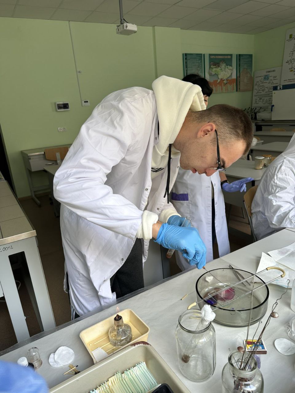 photo 5399920798120146611 y