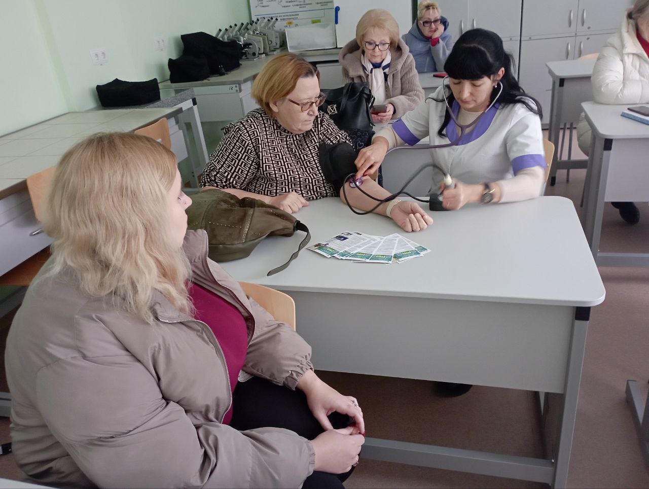 photo 5283105358484278174 y